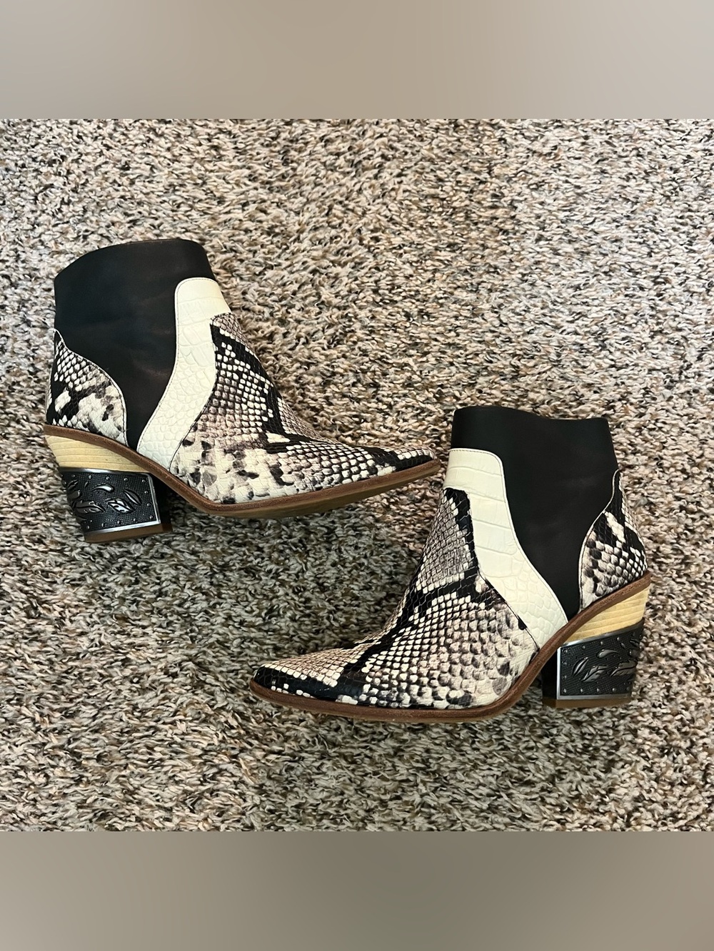Gianni Bini Snakeskin Ankle Booties Black White Size 8